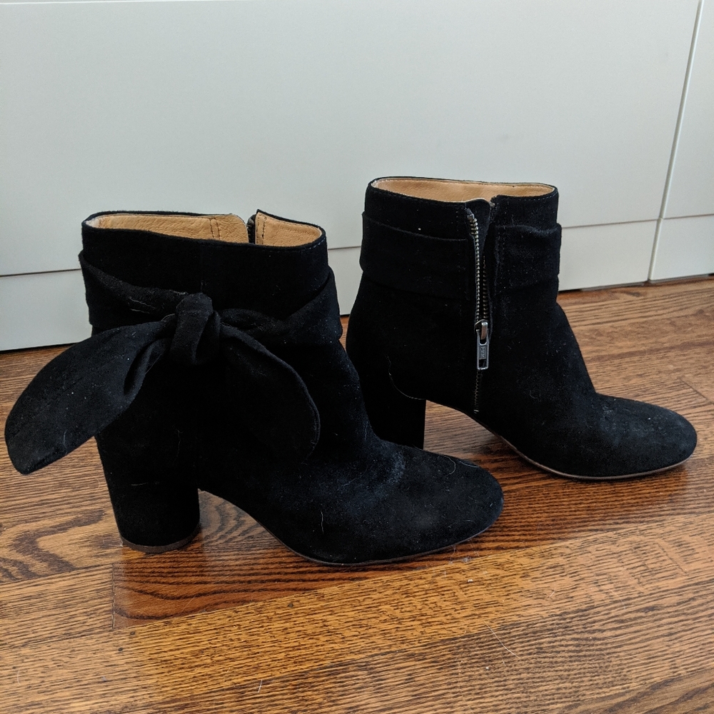 Madewell Esme Bow Bootie in Suede Black